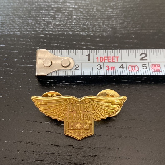 Harley-Davidson HOG Ladies of Harley 2022 Gold Pin - Picture 3 of 4